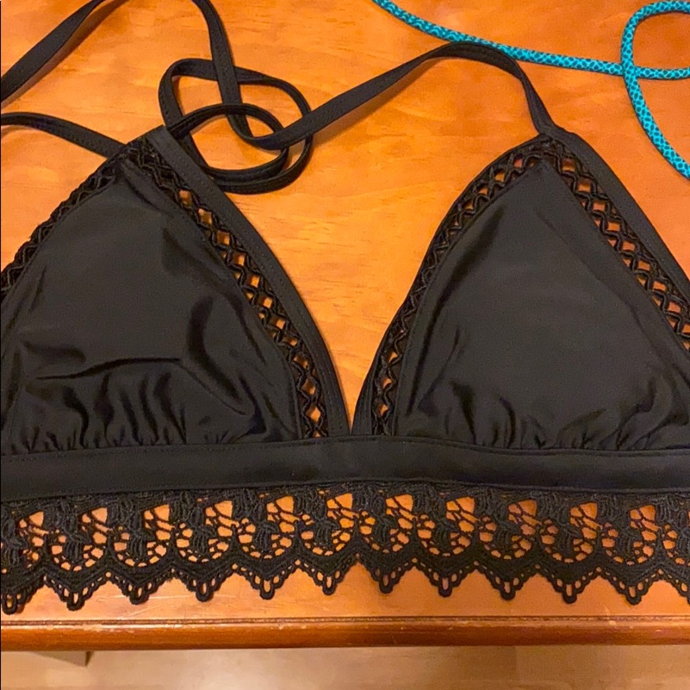Black triangle swim top